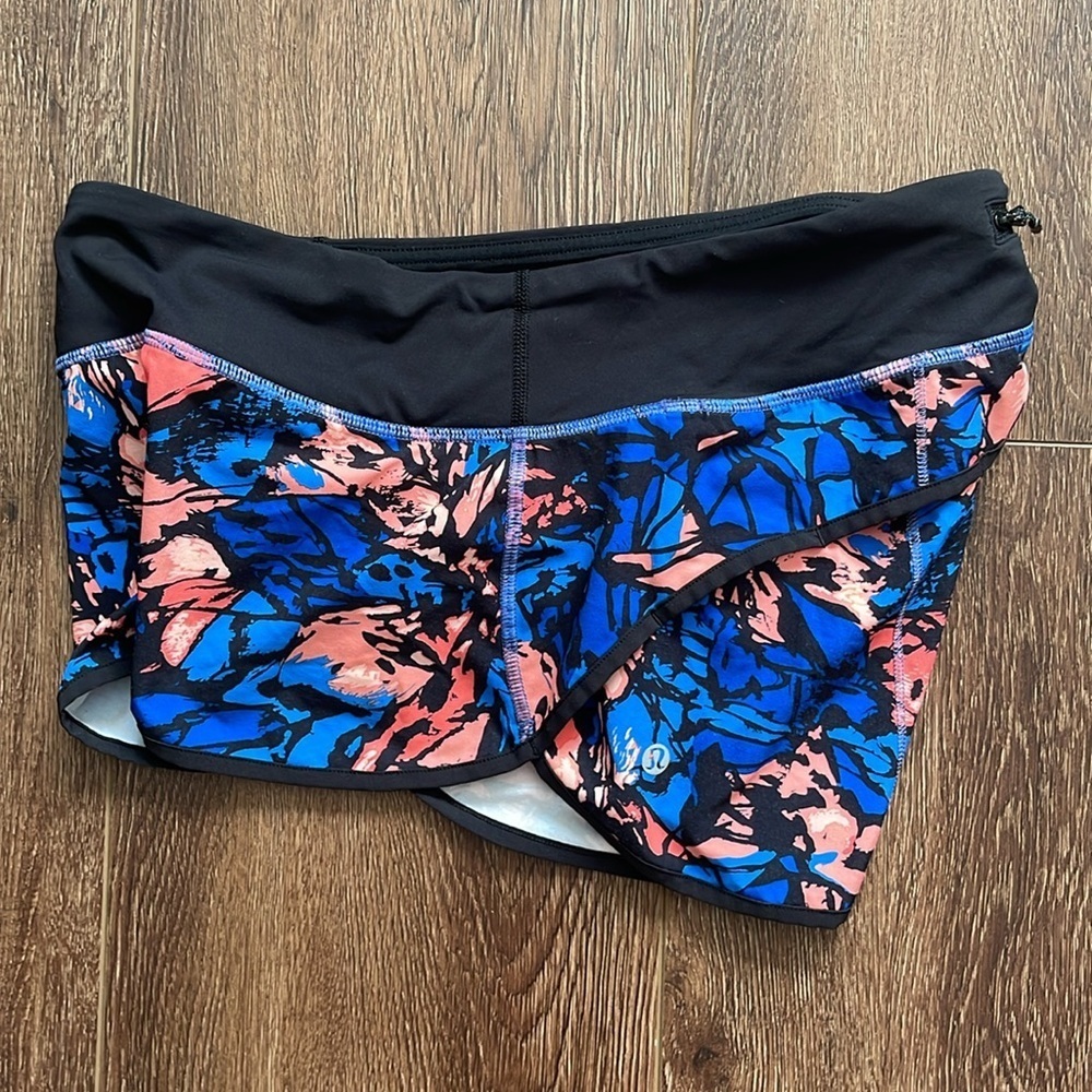 Lululemon short 6 - Picture 2 of 5